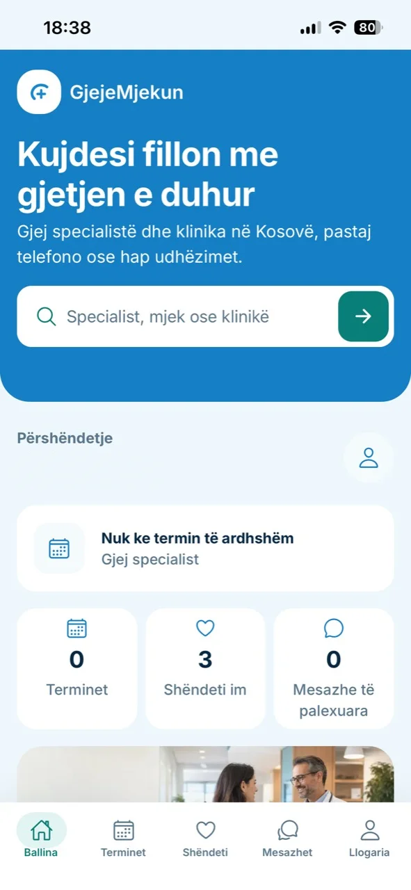 Pamja ballore e aplikacionit GjejeMjekun me kërkim, përmbledhjen e llogarisë dhe navigimin